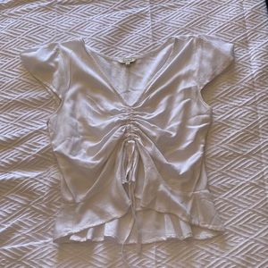 White flowy top with butterfly sleeves and adjustable tie front - Size L